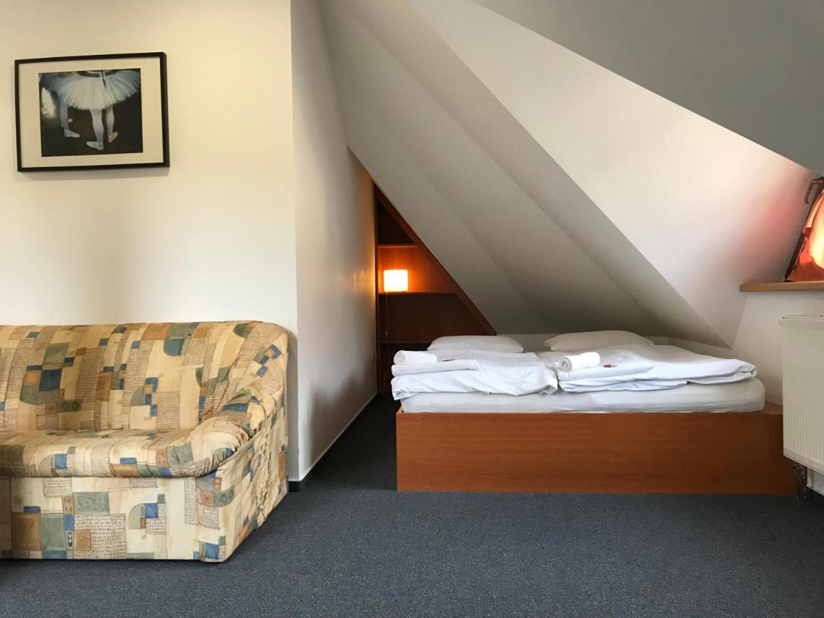 Rozmaryn Rooms & Apartments Rakovnik Luaran gambar