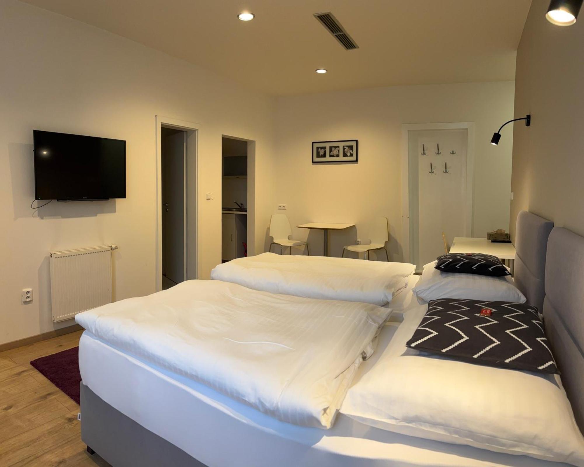 Rozmaryn Rooms & Apartments Rakovnik Luaran gambar
