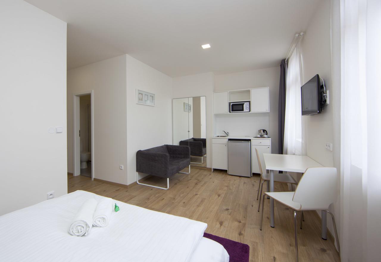 Rozmaryn Rooms & Apartments Rakovnik Luaran gambar