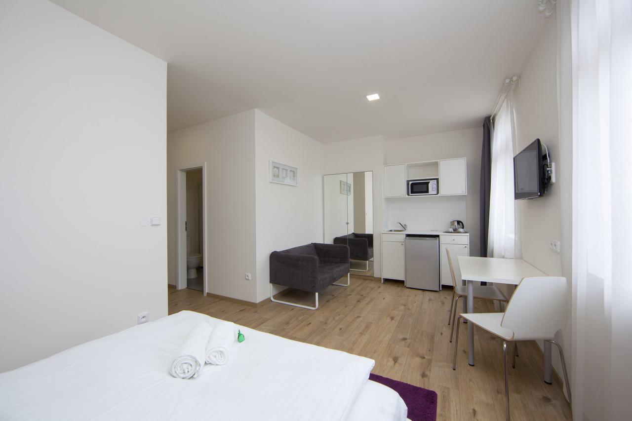 Rozmaryn Rooms & Apartments Rakovnik Luaran gambar